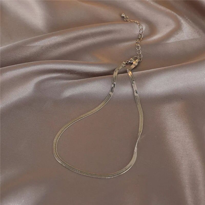 Yu Fashions Sleek Snake High Fashion Necklace Chain