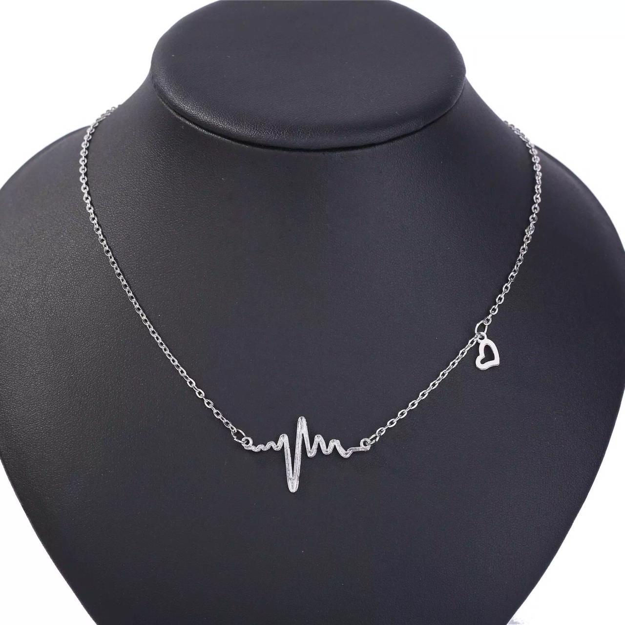 Yu Fashions Heartbeat with Cute Heart Minimal Pendent Necklace Chain