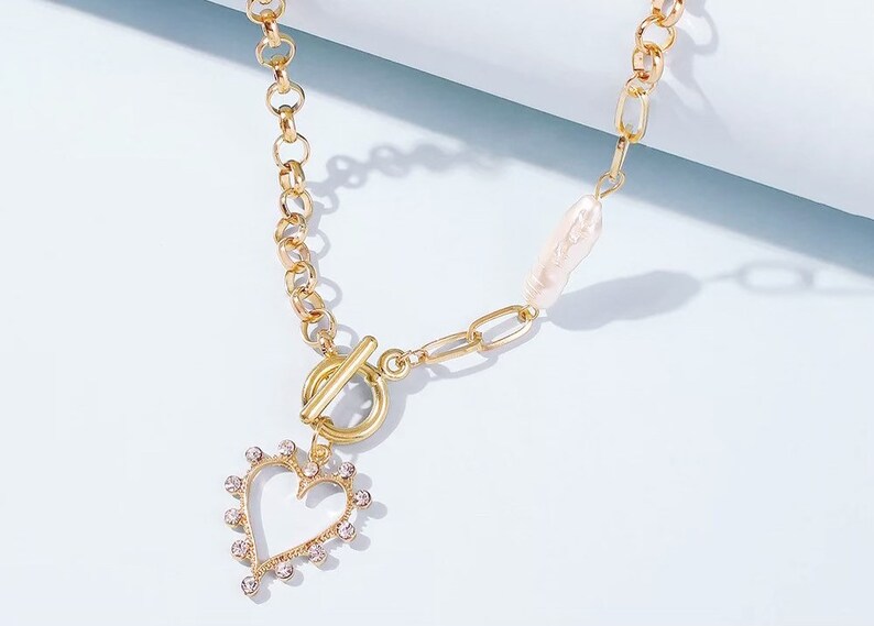 Yu Fashions Metal Heart Pearl High Fashion Pendent Necklace Chain