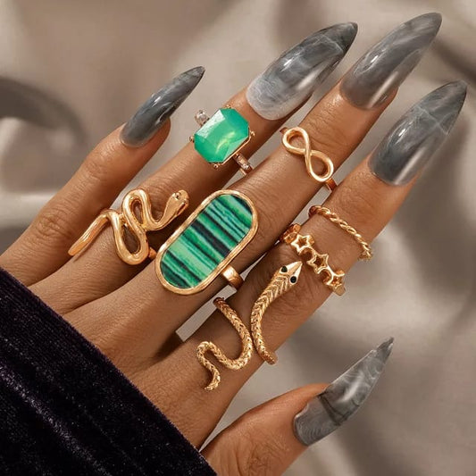 Yu Fashions Green diamond snake ring set