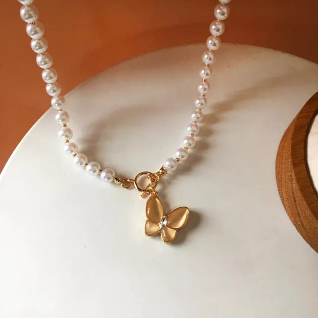Yu Fashions Cute Butterfly Pendent Stone Pearl Necklace Chain