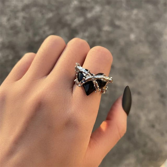Yu Fashions Black Heart Throne High Fashion Punk Ring