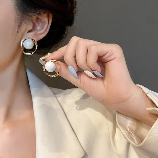 Yu Fashions High Fashion Freshwater Pearl Cute Stud Korean Earrings Pair