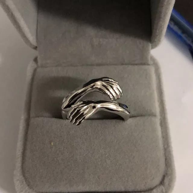 Yu Fashions Cute Hug Ring