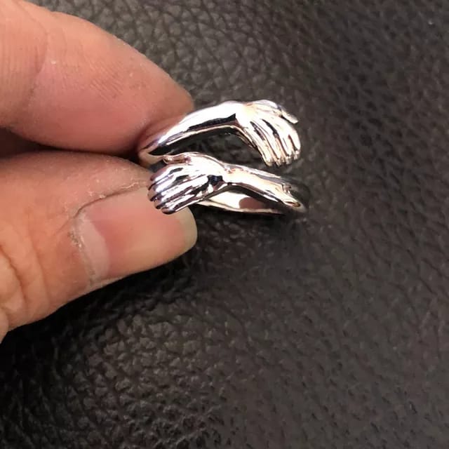 Yu Fashions Cute Hug Ring