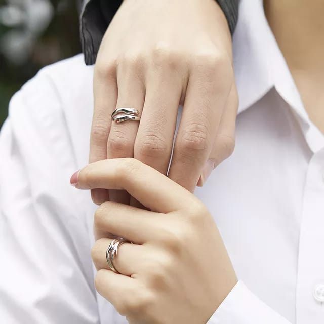Yu Fashions Cute Hug Ring