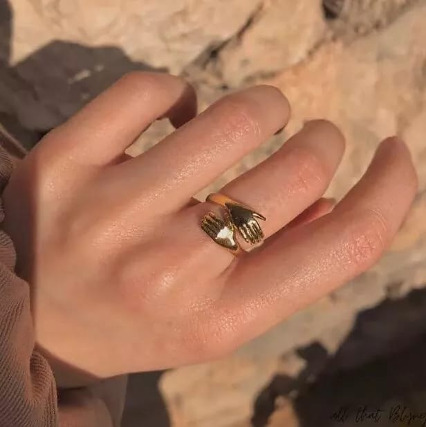 Yu Fashions Cute Hug Ring