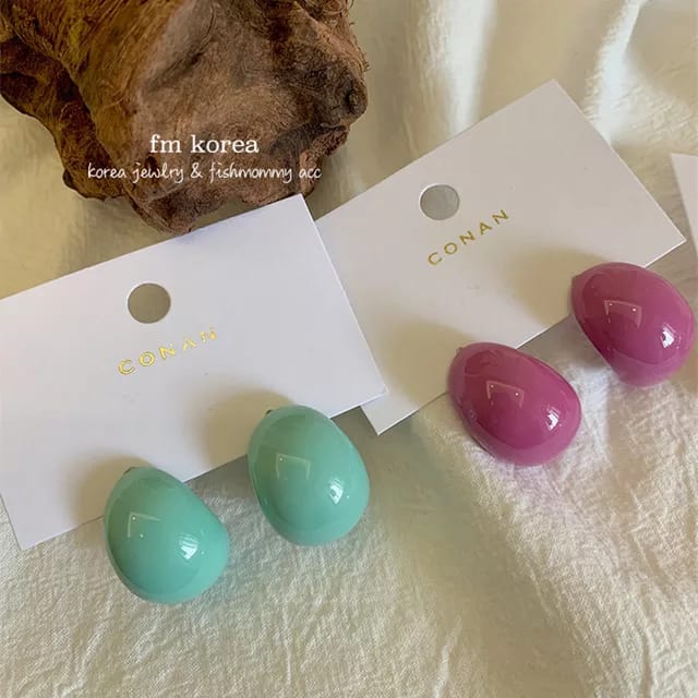 Yu Fashions Resin C Shaped Korean Earrings Pair