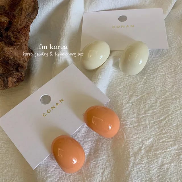 Yu Fashions Resin C Shaped Korean Earrings Pair