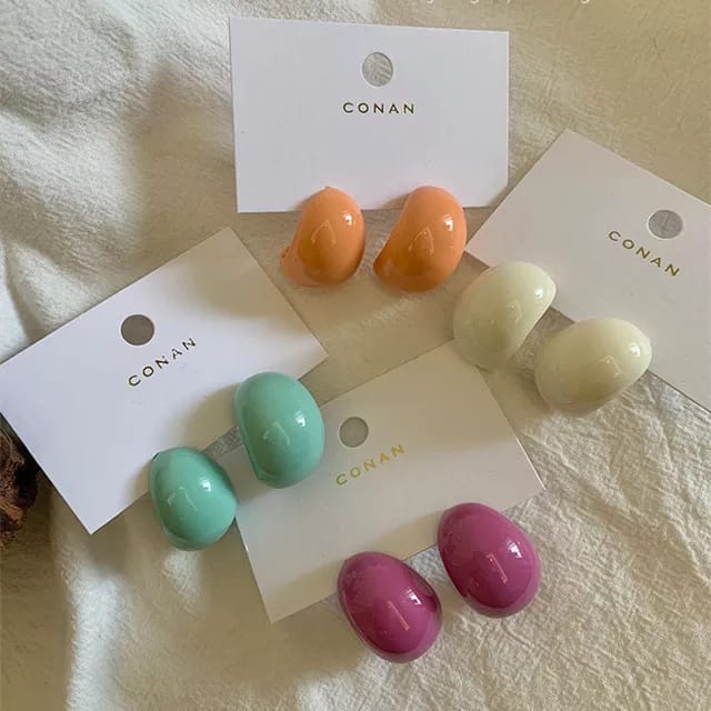 Yu Fashions Resin C Shaped Korean Earrings Pair