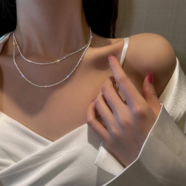 Yu Fashions Shimmer High Fashion Minimal Necklace Chain