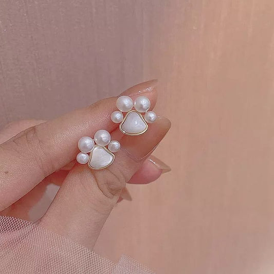 Yu Fashions Kitten Paw White Pearl Cute Korean Stud Earrings Pair