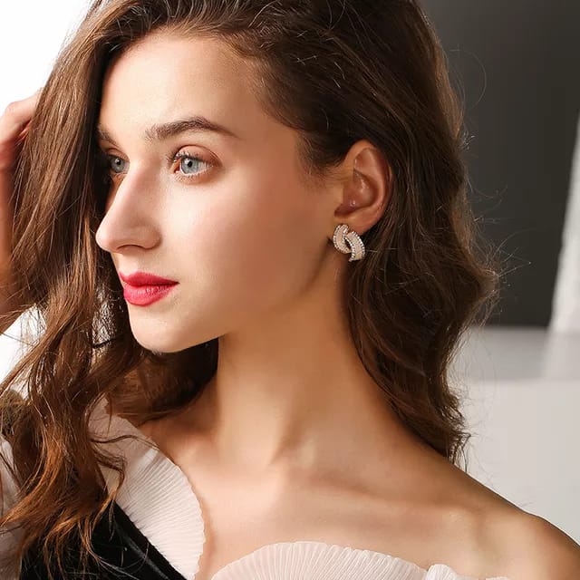 Yu Fashions Geometrical Shaped High Fashion Crystal Korean Earrings Pair