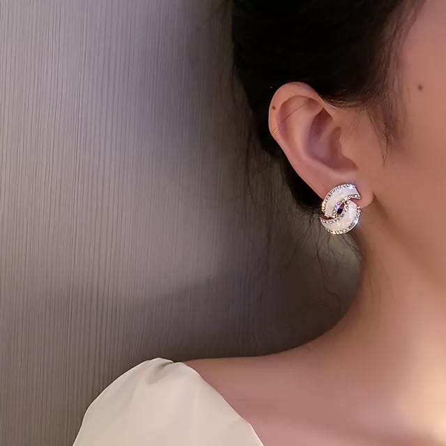 Yu Fashions Geometrical Shaped High Fashion Crystal Korean Earrings Pair