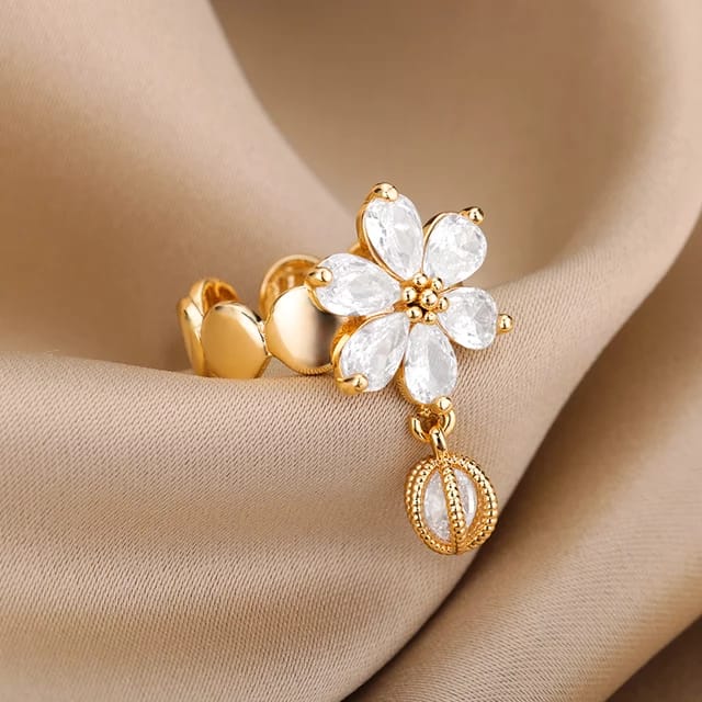 Yu Fashions Flower Crystal High Fashion Korean Ring