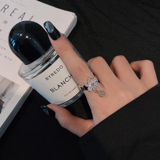 Yu Fashions Flower Crystal High Fashion Korean Ring