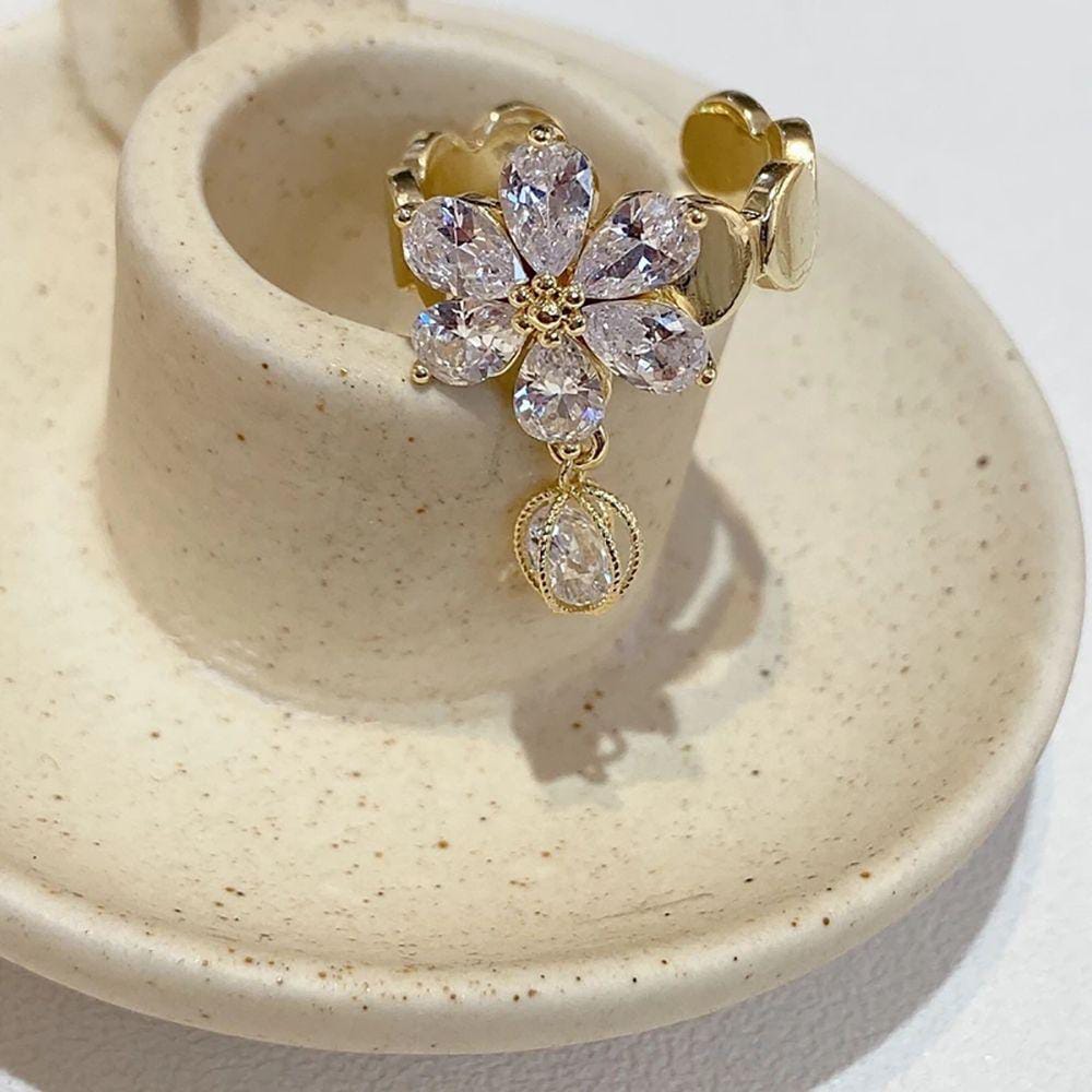 Yu Fashions Flower Crystal High Fashion Korean Ring