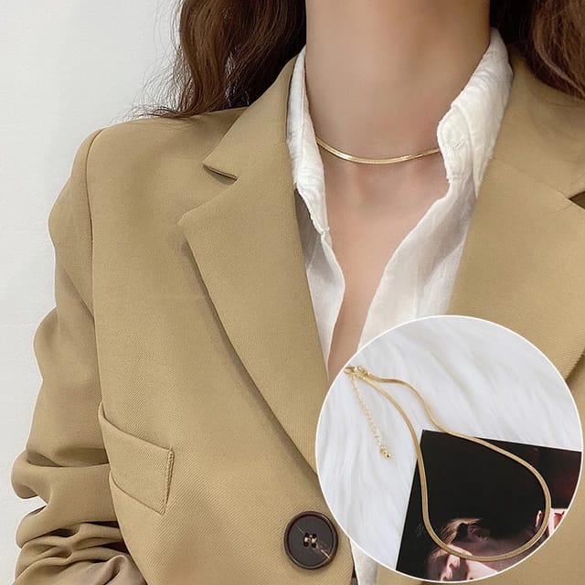 Yu Fashions Sleek Snake High Fashion Necklace Chain