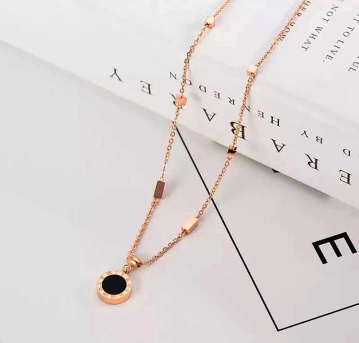 Yu Fashions Black Marble Round Shaped Korean Necklace