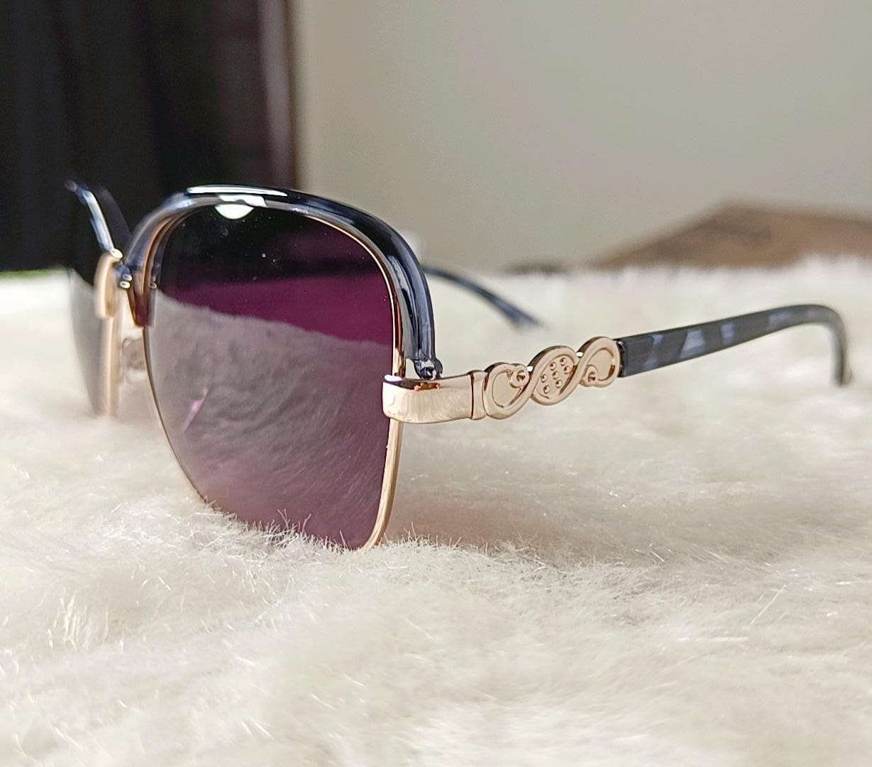 Yu Fashions Twisted frame UV Protracted High Fashion Korean Sunglasses