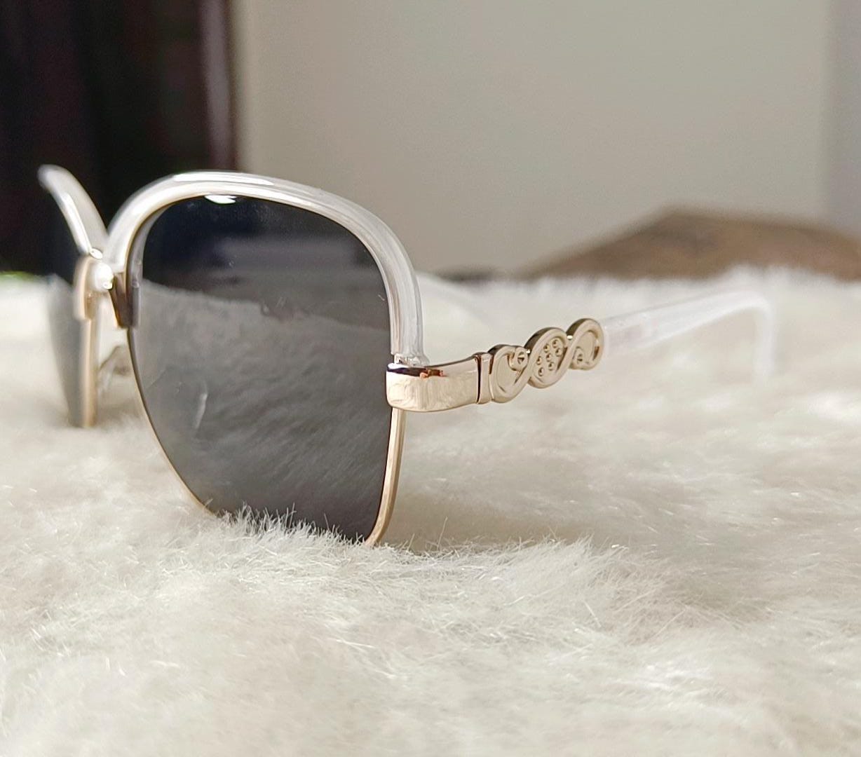 Yu Fashions Twisted frame UV Protracted High Fashion Korean Sunglasses