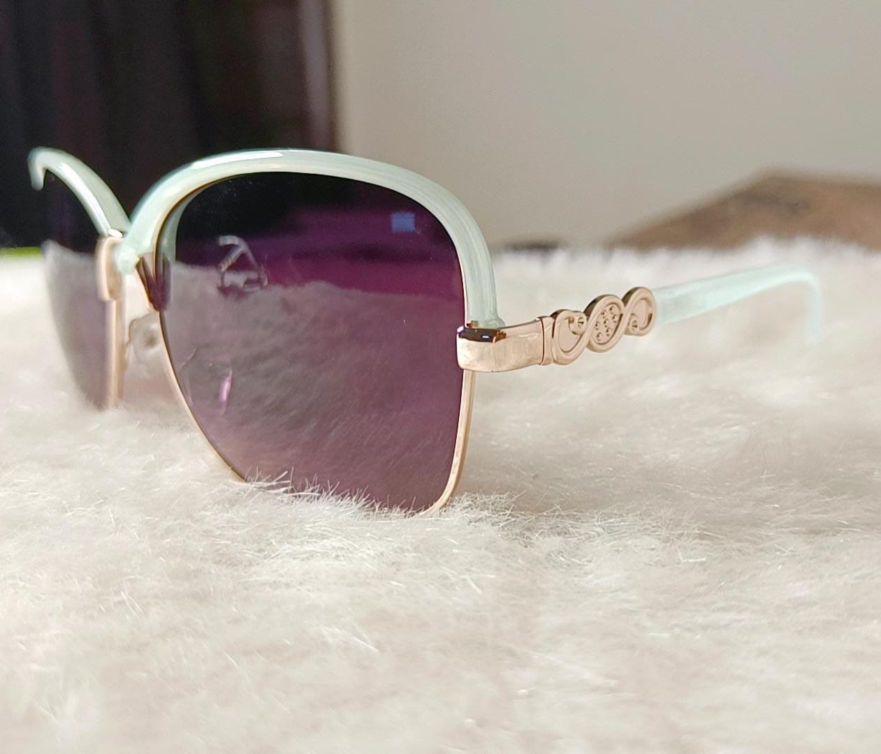 Yu Fashions Twisted frame UV Protracted High Fashion Korean Sunglasses