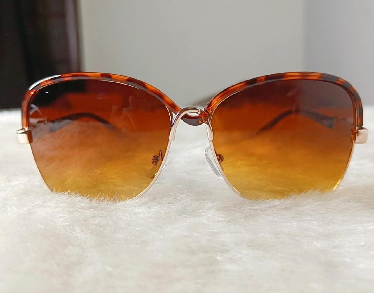 Yu Fashions Twisted frame UV Protracted High Fashion Korean Sunglasses