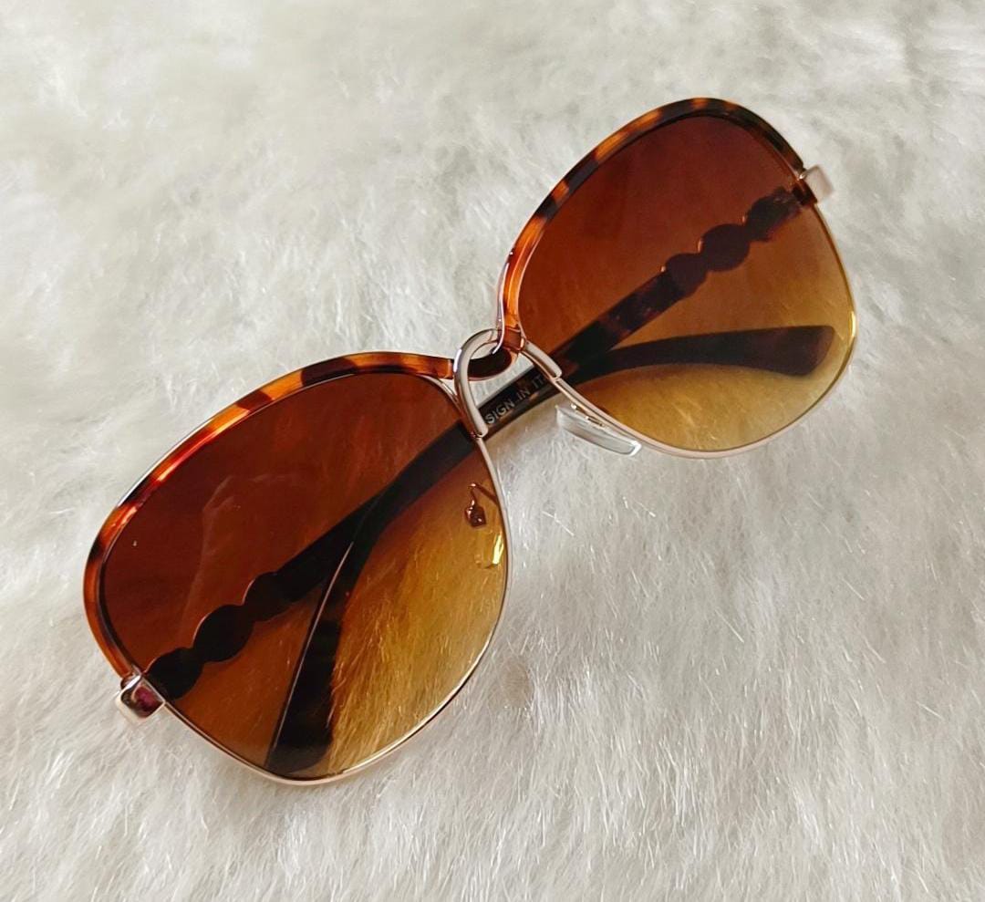Yu Fashions Twisted frame UV Protracted High Fashion Korean Sunglasses