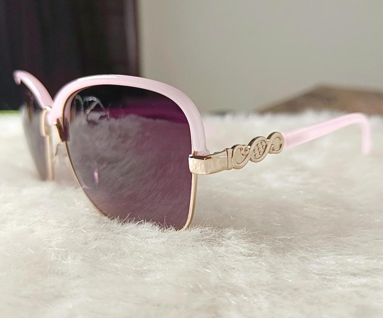 Yu Fashions Twisted frame UV Protracted High Fashion Korean Sunglasses