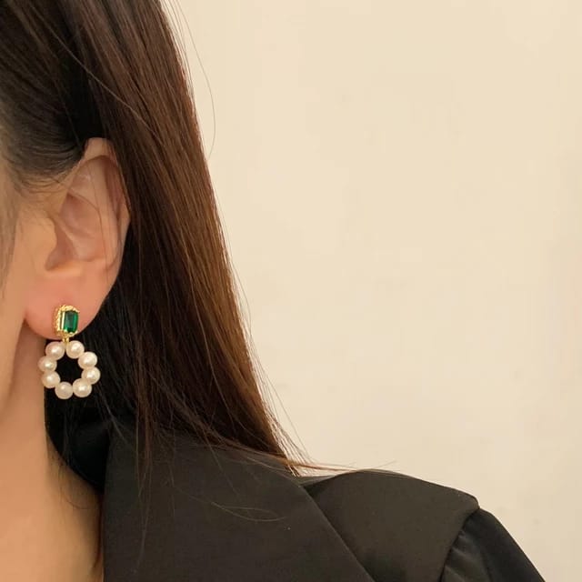 Yu Fashions Green Emerald Pearl Cute Korean Earrings Pair