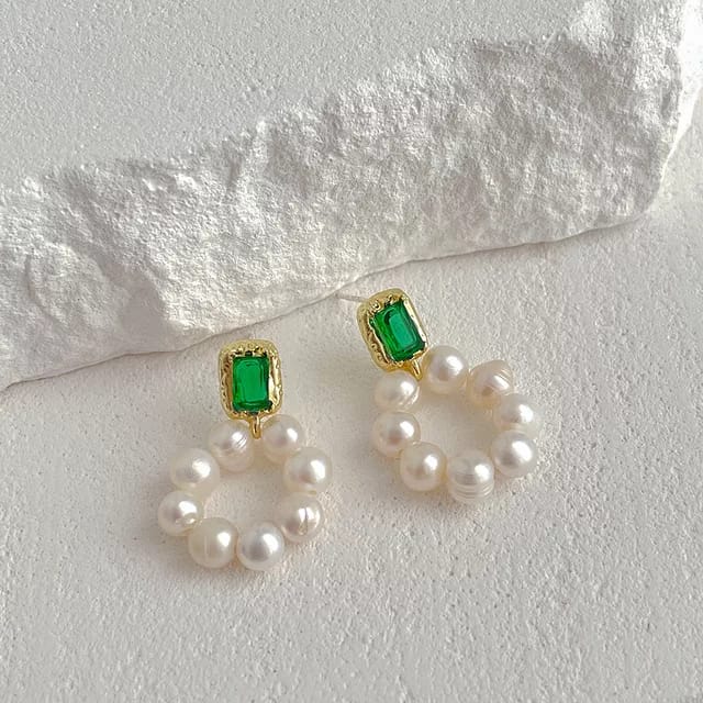 Yu Fashions Green Emerald Pearl Cute Korean Earrings Pair
