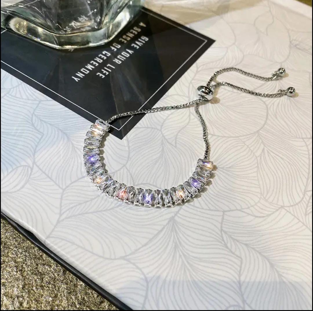 Yu Fashions Crystal Geometrical High Fashion Korean Bracelet
