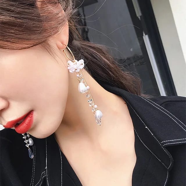 Yu Fashions White Shell Pearl Drop Korean earrings Pair
