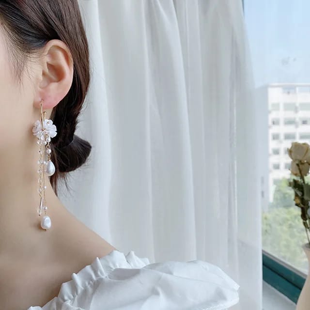 Yu Fashions White Shell Pearl Drop Korean earrings Pair