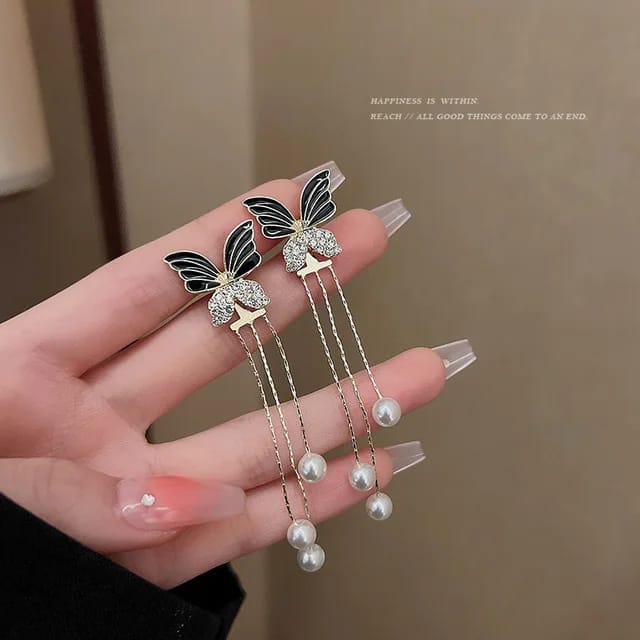 Yu Fashions Black Butterfly High Fashion Pearl Tassel Korean Earrings Pair