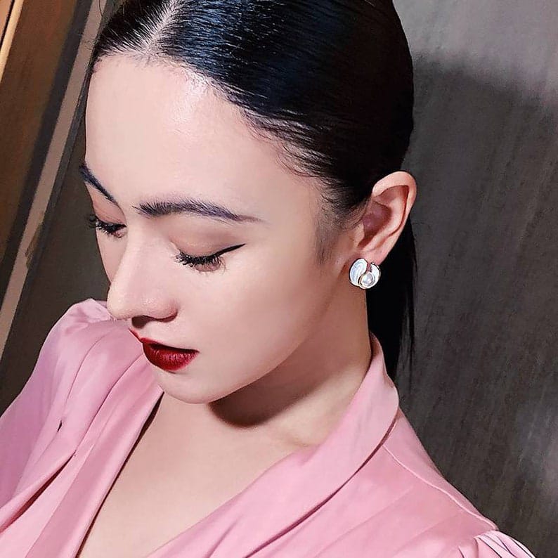 Yu Fashions Twisted Enamel Painted Pearl Korean Earrings Stud  Pair