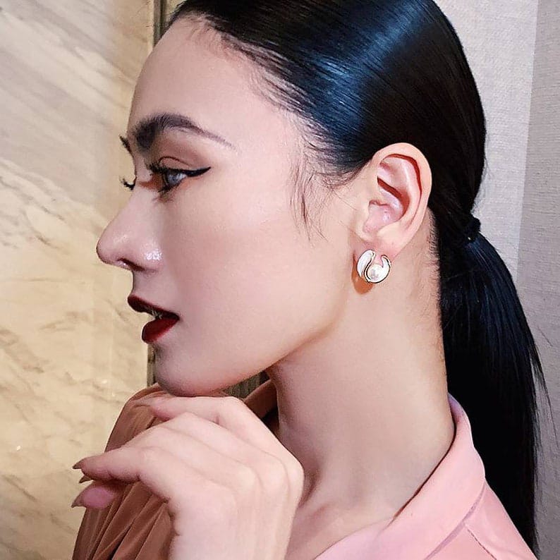 Yu Fashions Twisted Enamel Painted Pearl Korean Earrings Stud  Pair