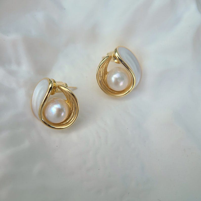 Yu Fashions Twisted Enamel Painted Pearl Korean Earrings Stud  Pair