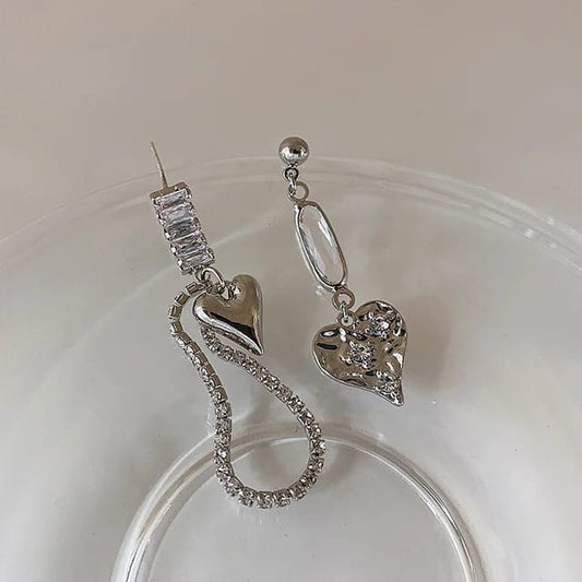 Yu Fashions Unique Different Heart Silver Crystal Design Korean Earrings Pair