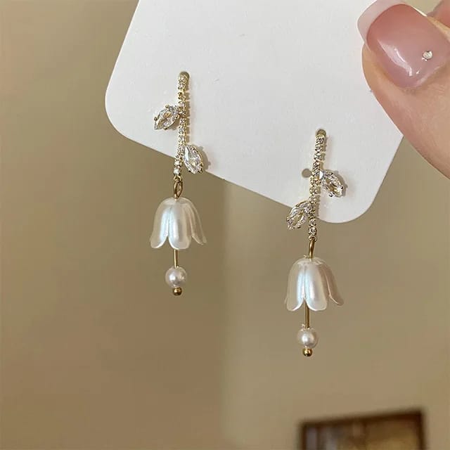 Yu Fashions White Bell Flower with Cute Petals High Fashion Korean Earrings Pair