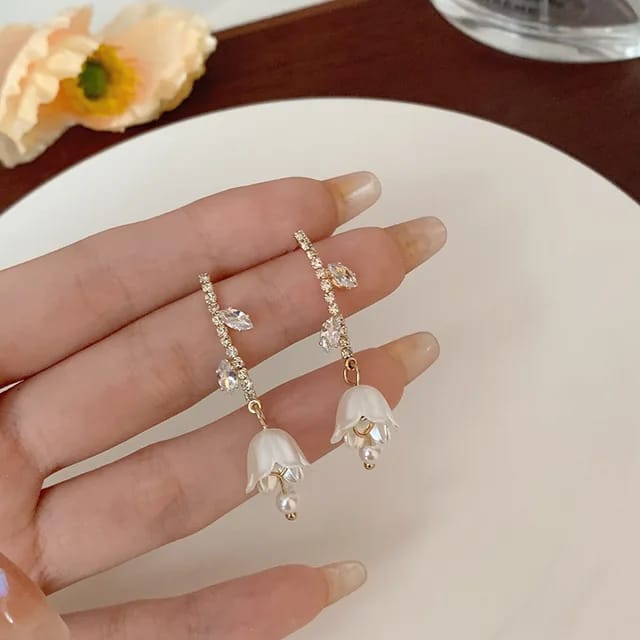 Yu Fashions White Bell Flower with Cute Petals High Fashion Korean Earrings Pair