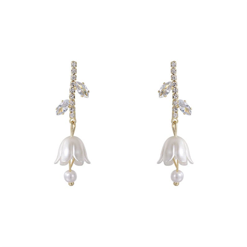 Yu Fashions White Bell Flower with Cute Petals High Fashion Korean Earrings Pair