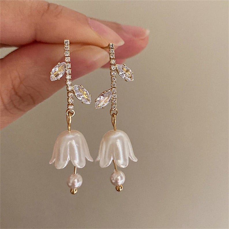 Yu Fashions White Bell Flower with Cute Petals High Fashion Korean Earrings Pair