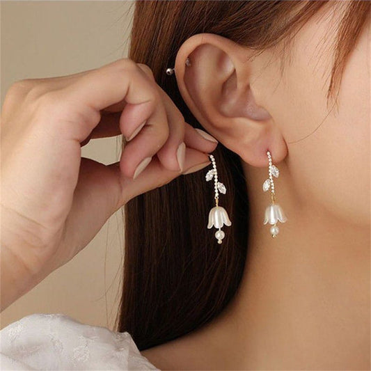 Yu Fashions White Bell Flower with Cute Petals High Fashion Korean Earrings Pair
