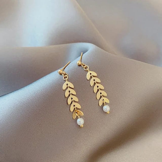 Yu Fashions Sleek Fish Fins High Fashion Petal Drop Pearl Korean earrings Pair