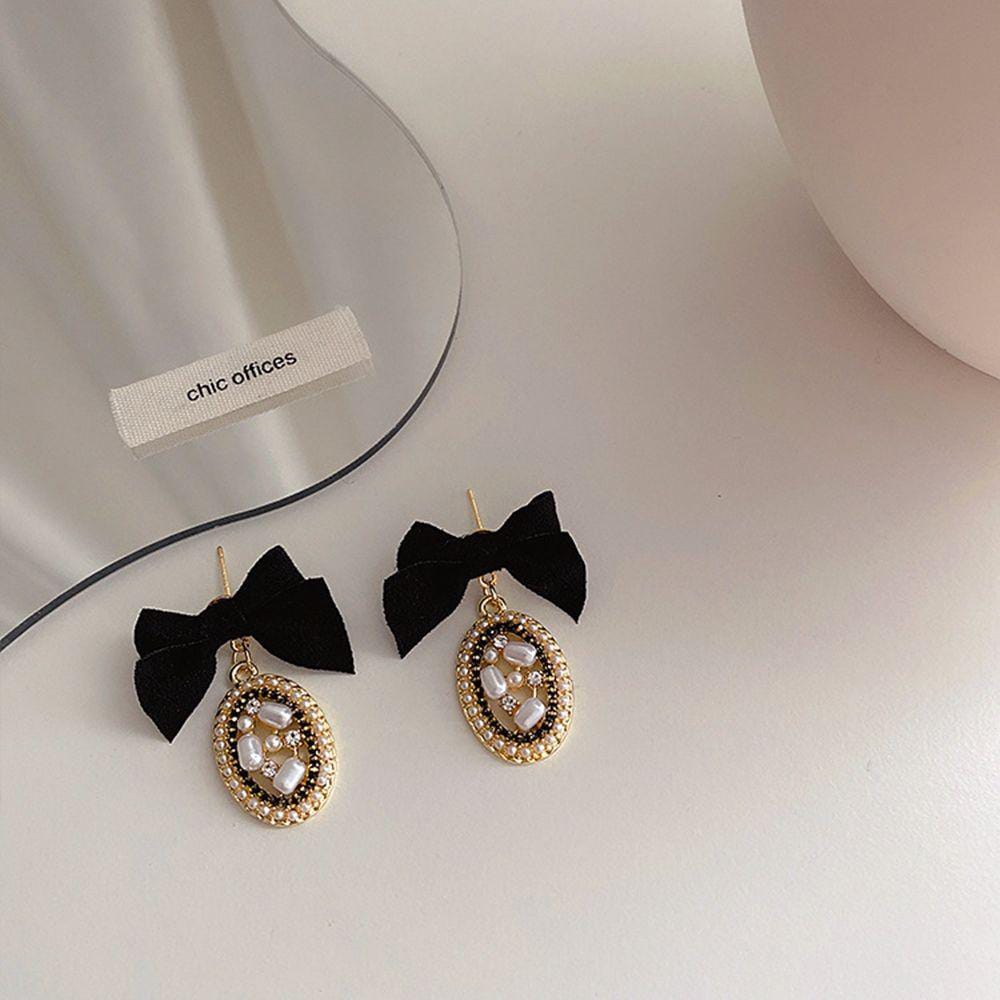 Yu Fashions Black Velvet Bow Knot Vintage High Fashion Korean earrings Earring pair