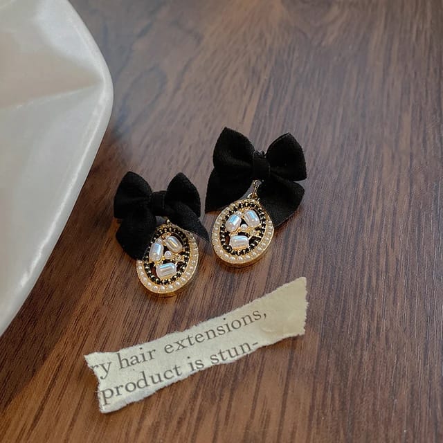 Yu Fashions Black Velvet Bow Knot Vintage High Fashion Korean earrings Earring pair