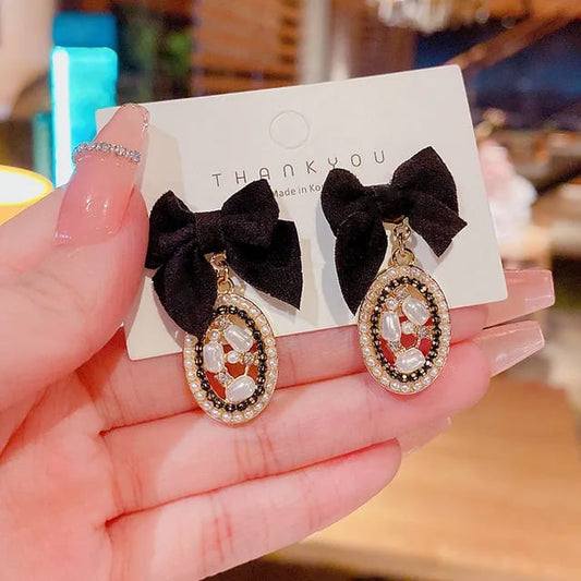Yu Fashions Black Velvet Bow Knot Vintage High Fashion Korean earrings Earring pair