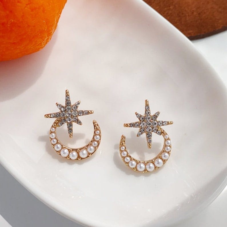 Yu Fashions Star Moon Pearl Rhinestone High Fashion Korean Earrings Stud Pair