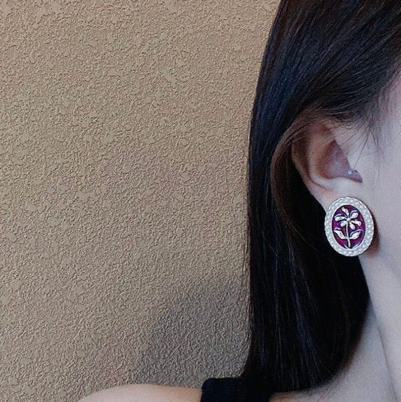 Yu Fashions Red Vintage Oval Shaped High Fashion Korean Earrings Stud pair